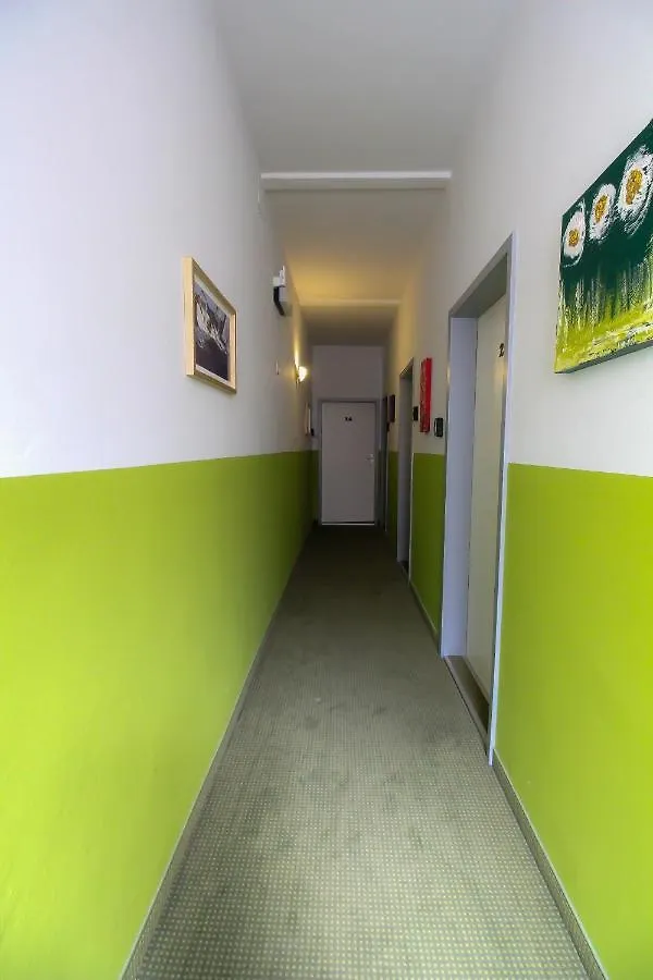Db Apartment In Hutteldorferstrasse U3 Area Wiedeń
